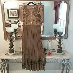 Beautiful embellished dress👗*